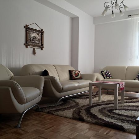 Apartment Gashi Pristina Exteriör bild